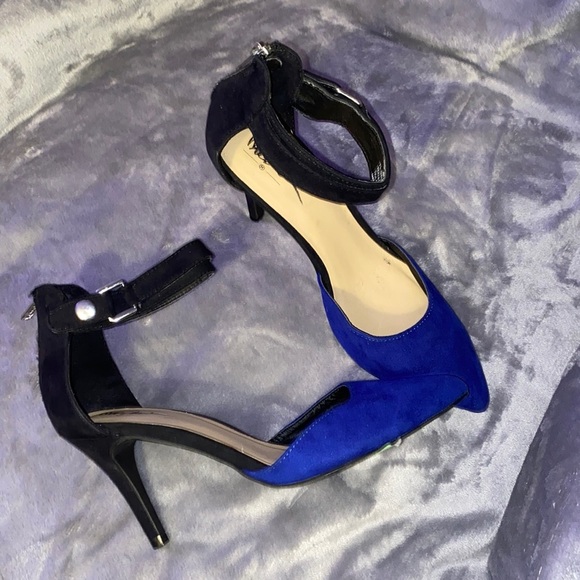 Mossimo size 71/2 Royal blue and black 3” pumps. Ankle strap and zippered heel. - Picture 5 of 10